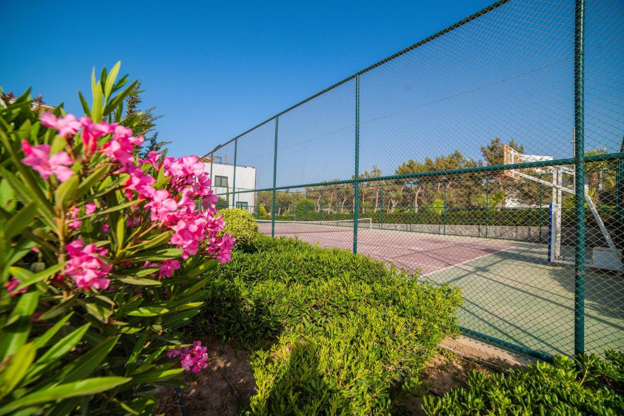 Modern And Cozy Designer In Relaxing Environment Kyrenia (Northern Cyprus)