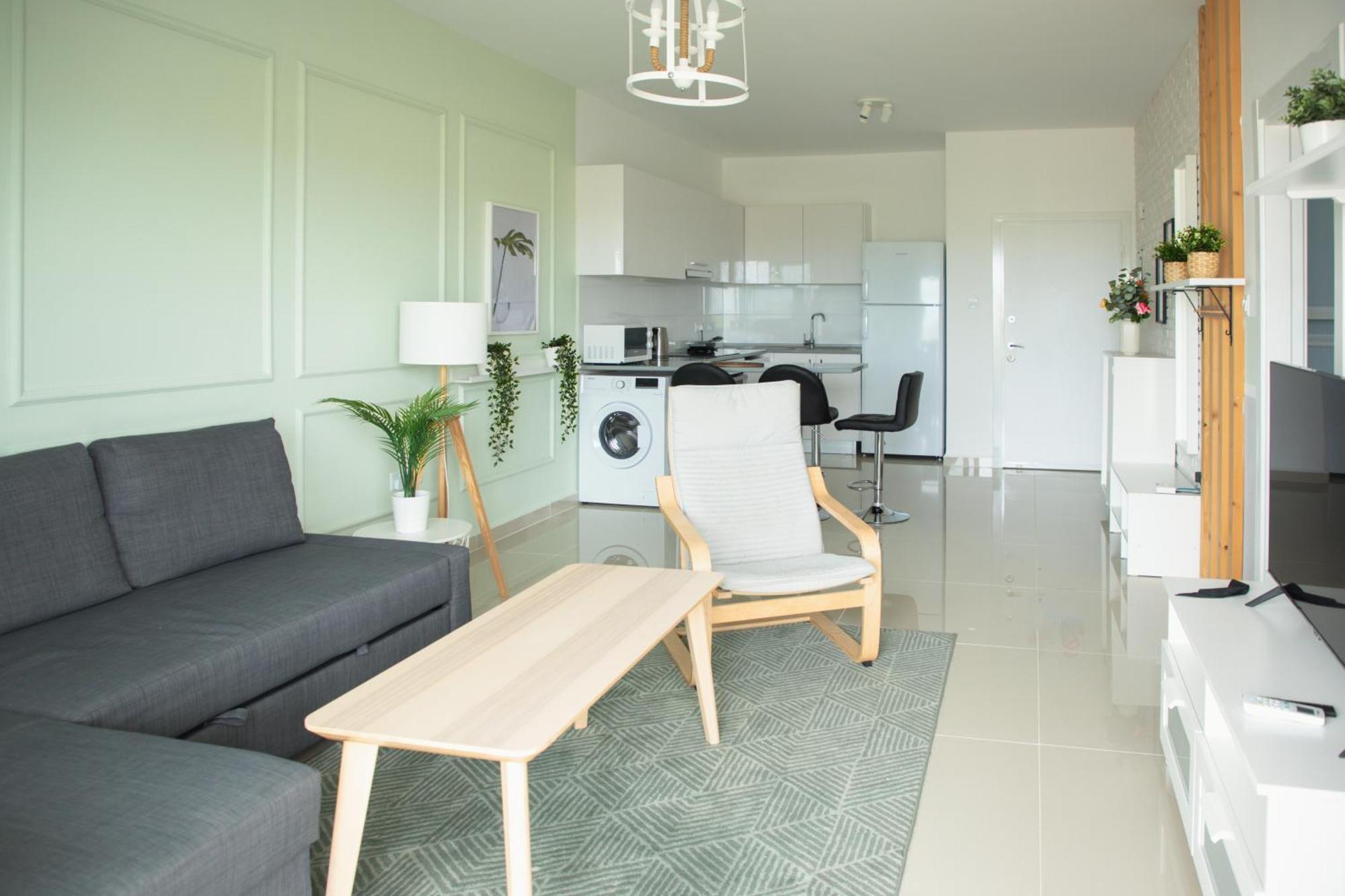 Apartment Spacious One Bedroom In Caesar & Spa, Long