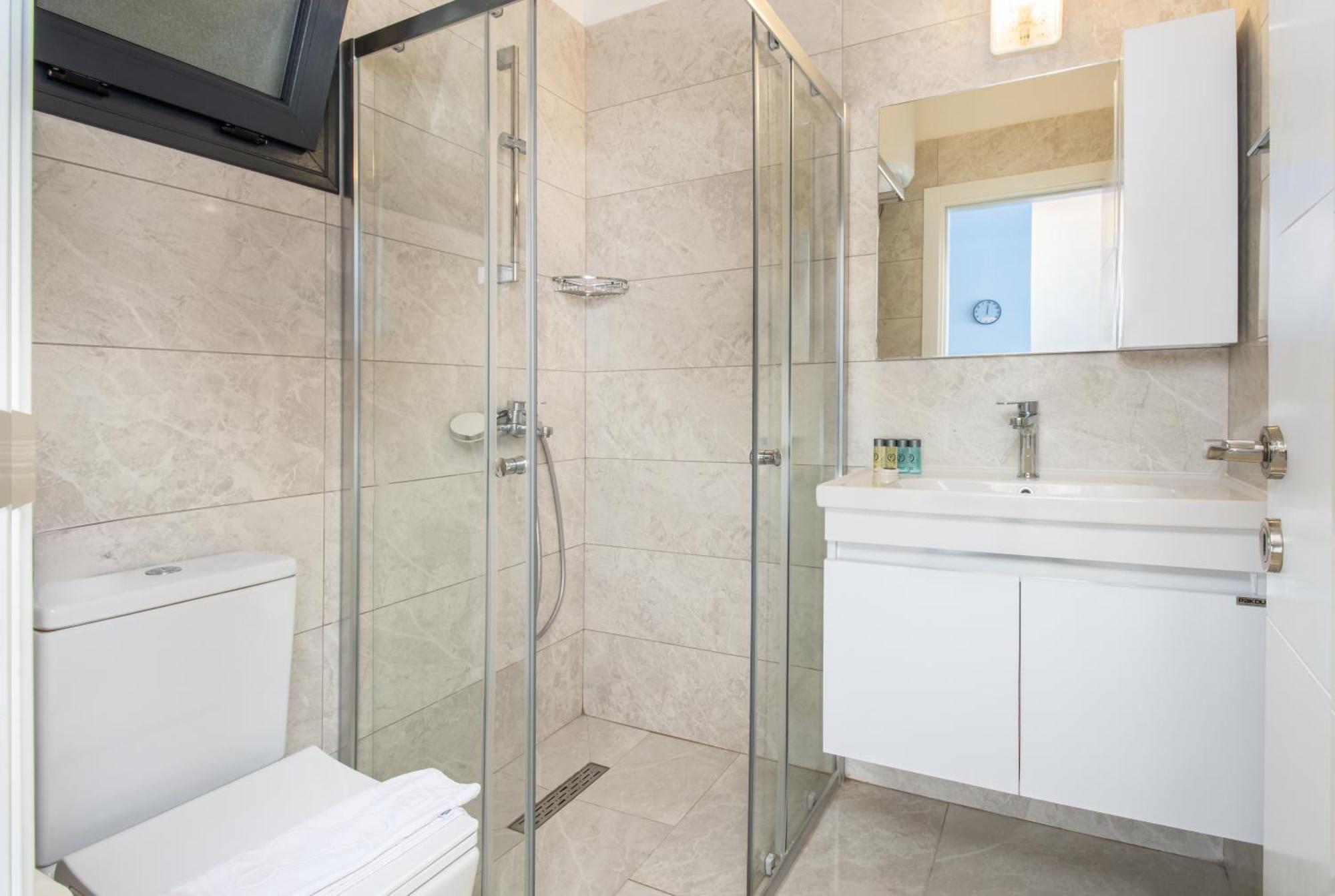 Amelius Pool In Caesar Spa, Long Apartment Perivolia tou Trikomou
