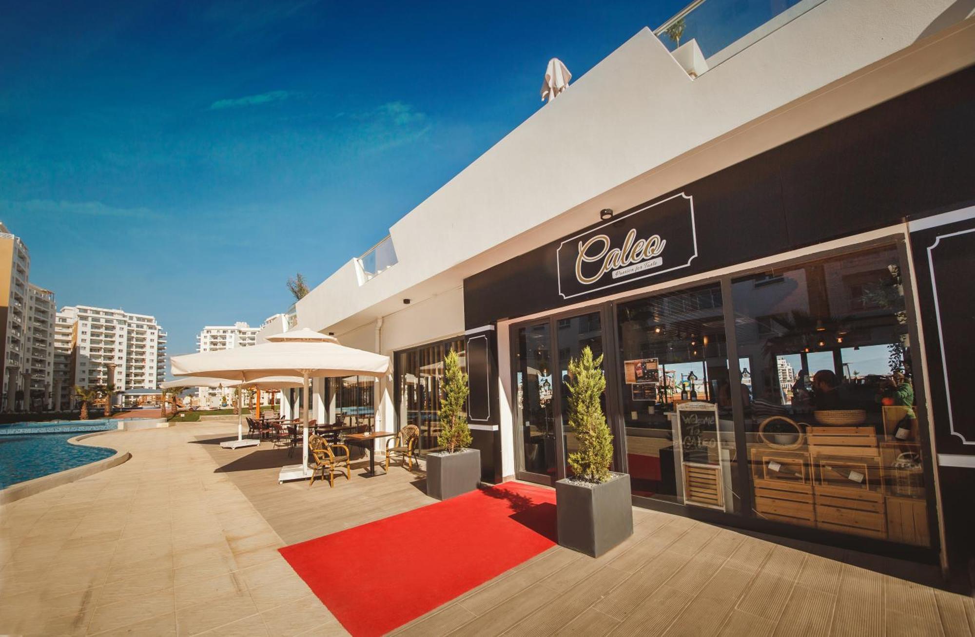 Luxury Two Bedroom Penthouse In Caesar & Spa, Long