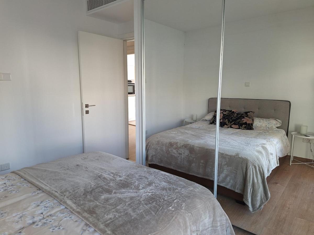 Luxury Seafront 2 Bedroom Apartment *
