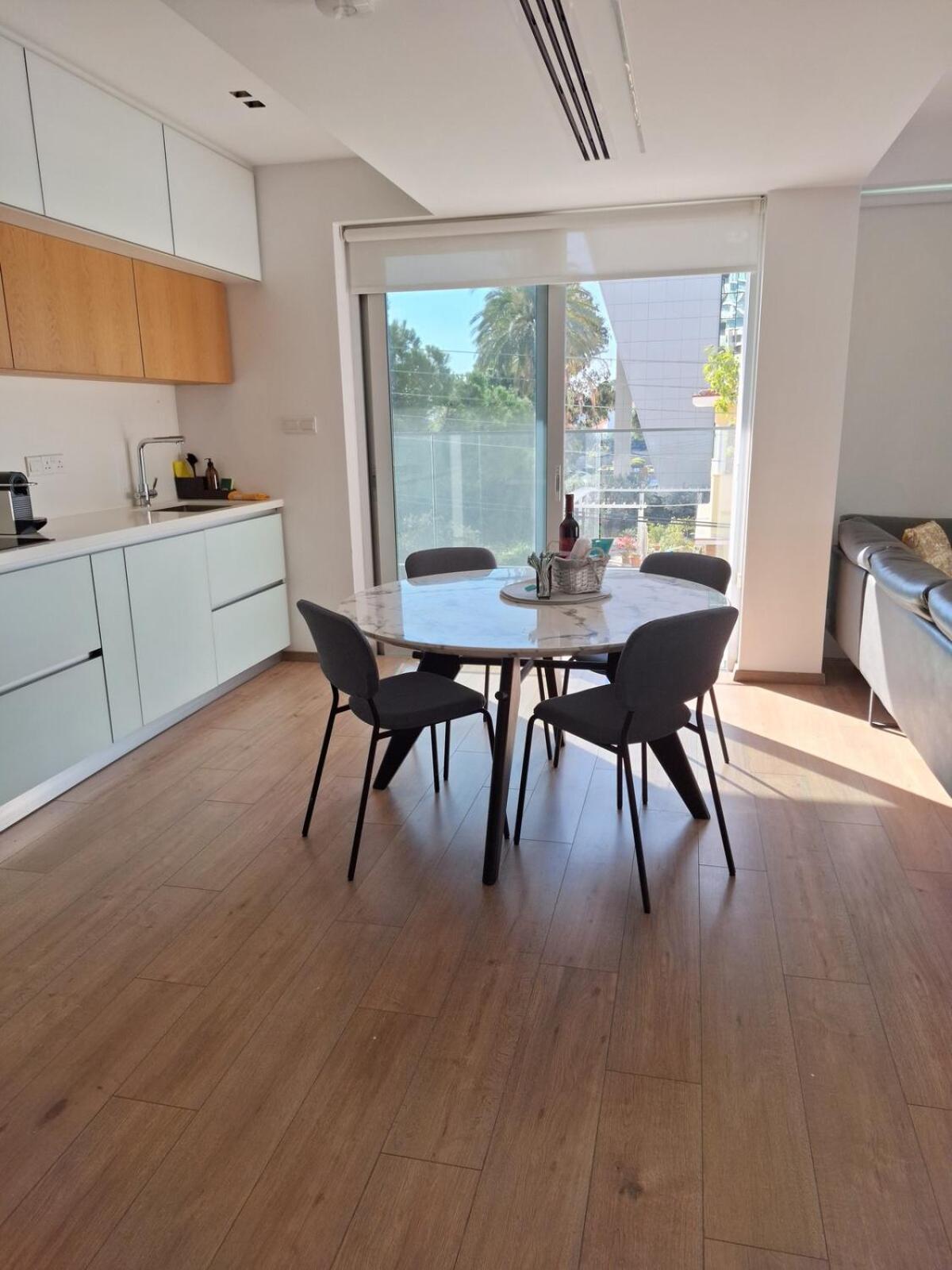 Apartment Luxury Seafront 2 Bedroom *