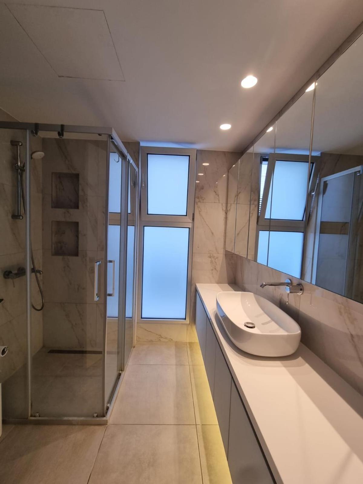 Luxury Seafront 2 Bedroom *
