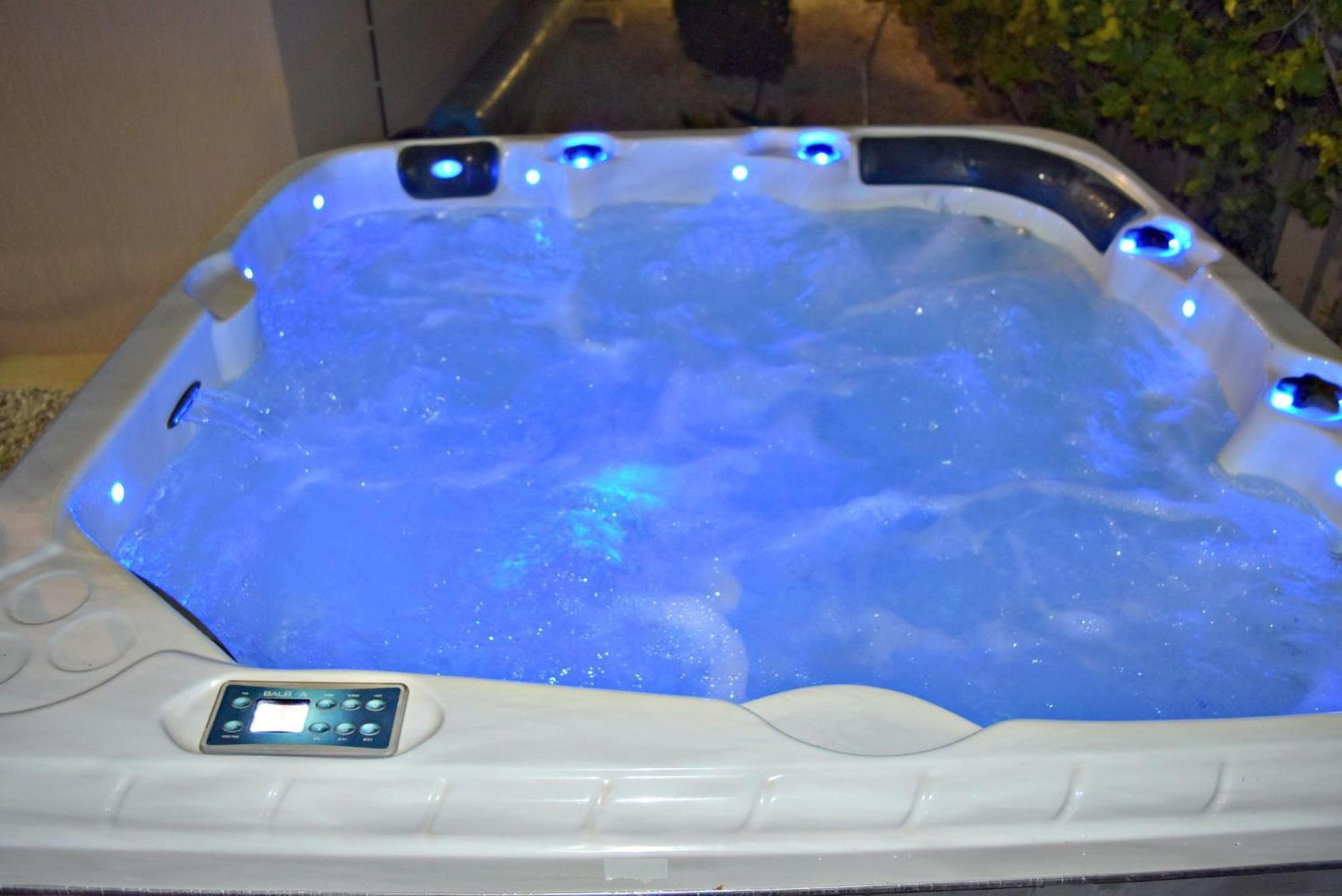1 Sandy - Heated Pool - Jacuzzi - Private Area - Sea Views * Polis