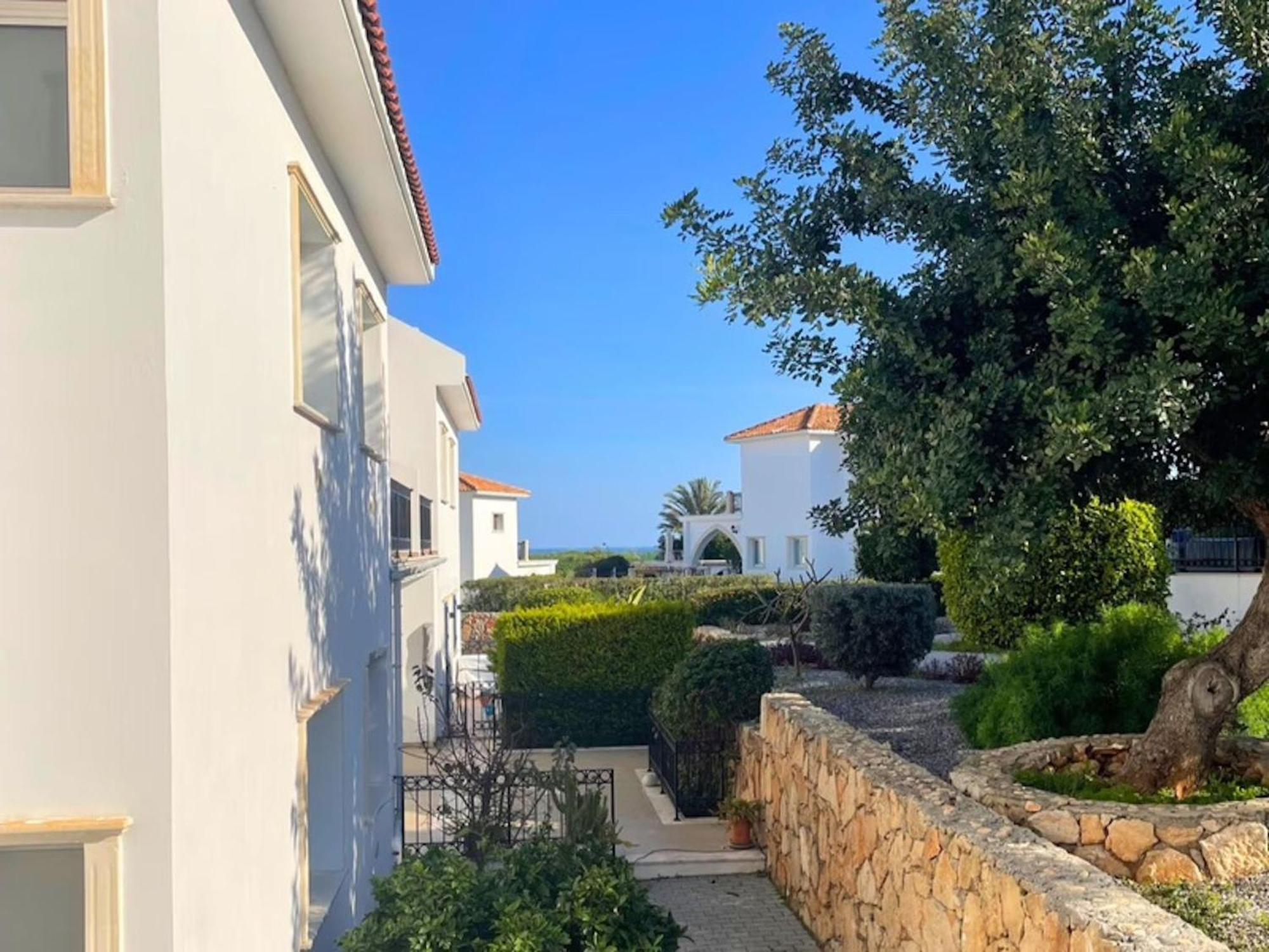 Welcoming 3-bedroom With Ocean Views Appartement