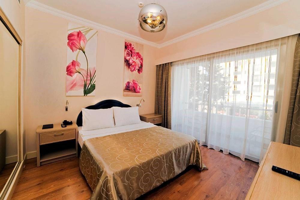 Hotel Jasmine Court & In Kyrenia 4*