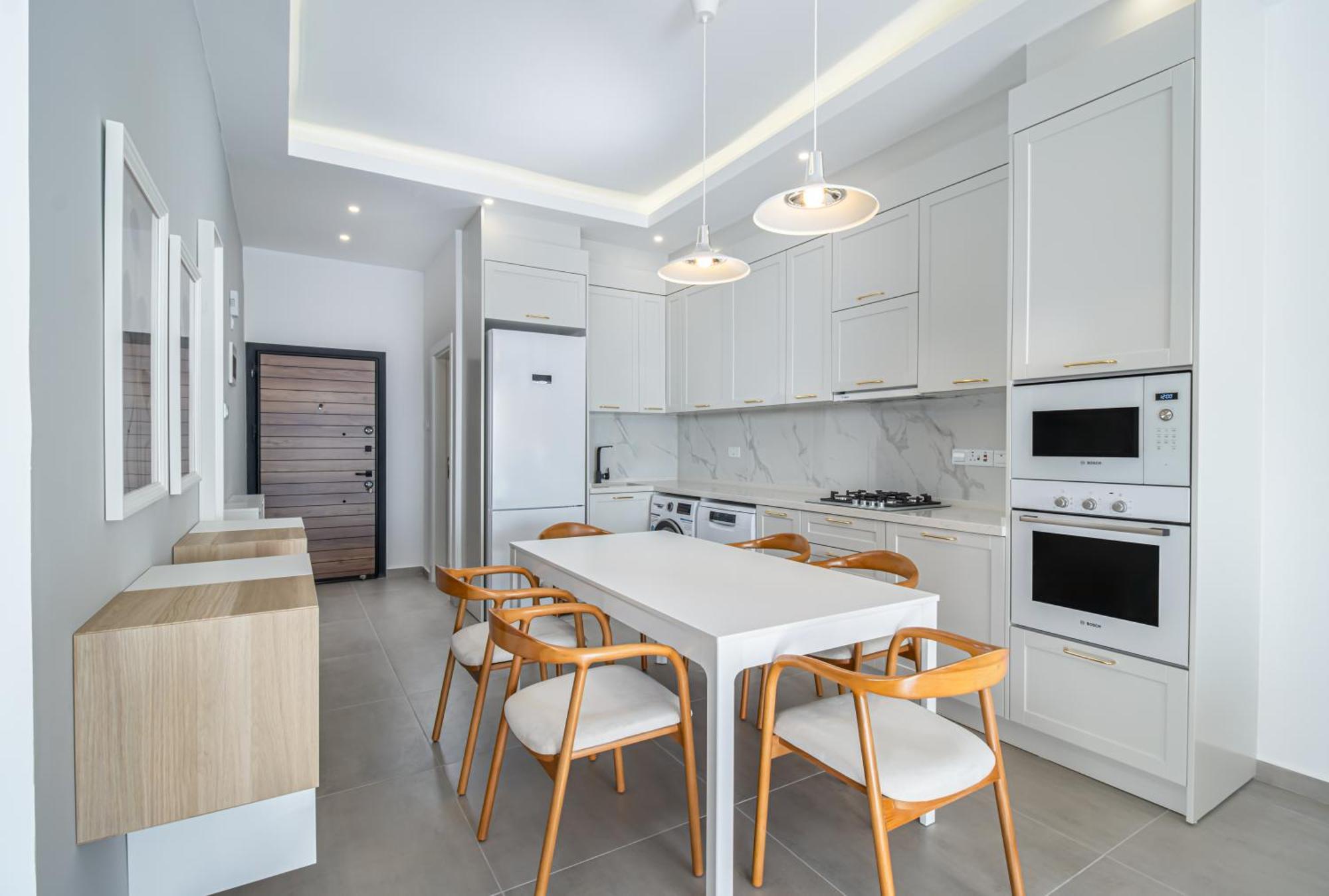 Luxury Two Bedroom Penthouse In Caesar & Spa, Long