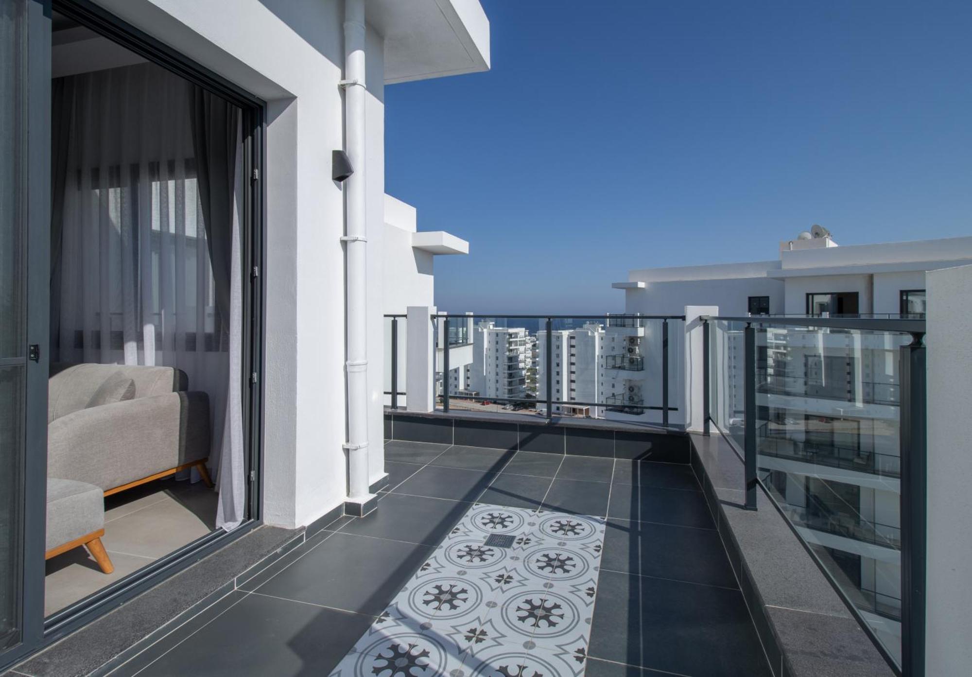 Luxury Two Bedroom Penthouse In Caesar & Spa, Long