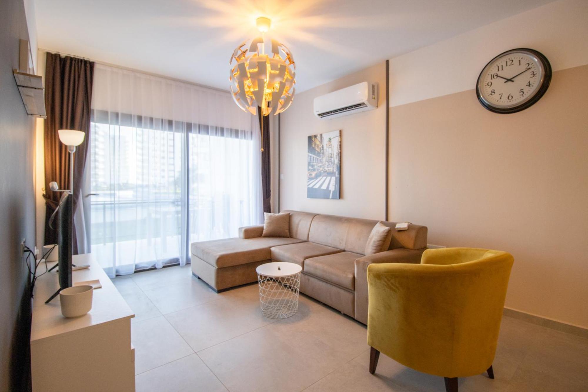 Apartment Ground Garden & Pool View Spacious At Caesar &