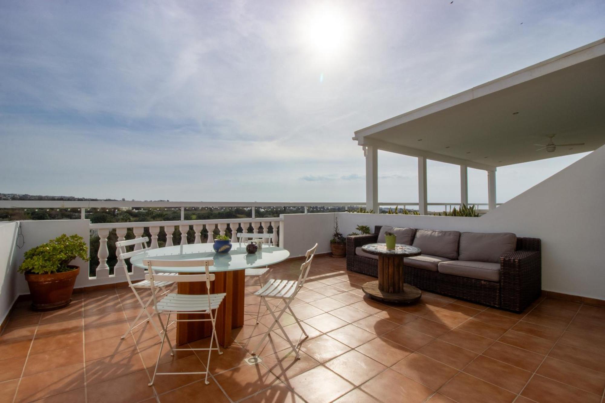 Golden Sunset Apartment *