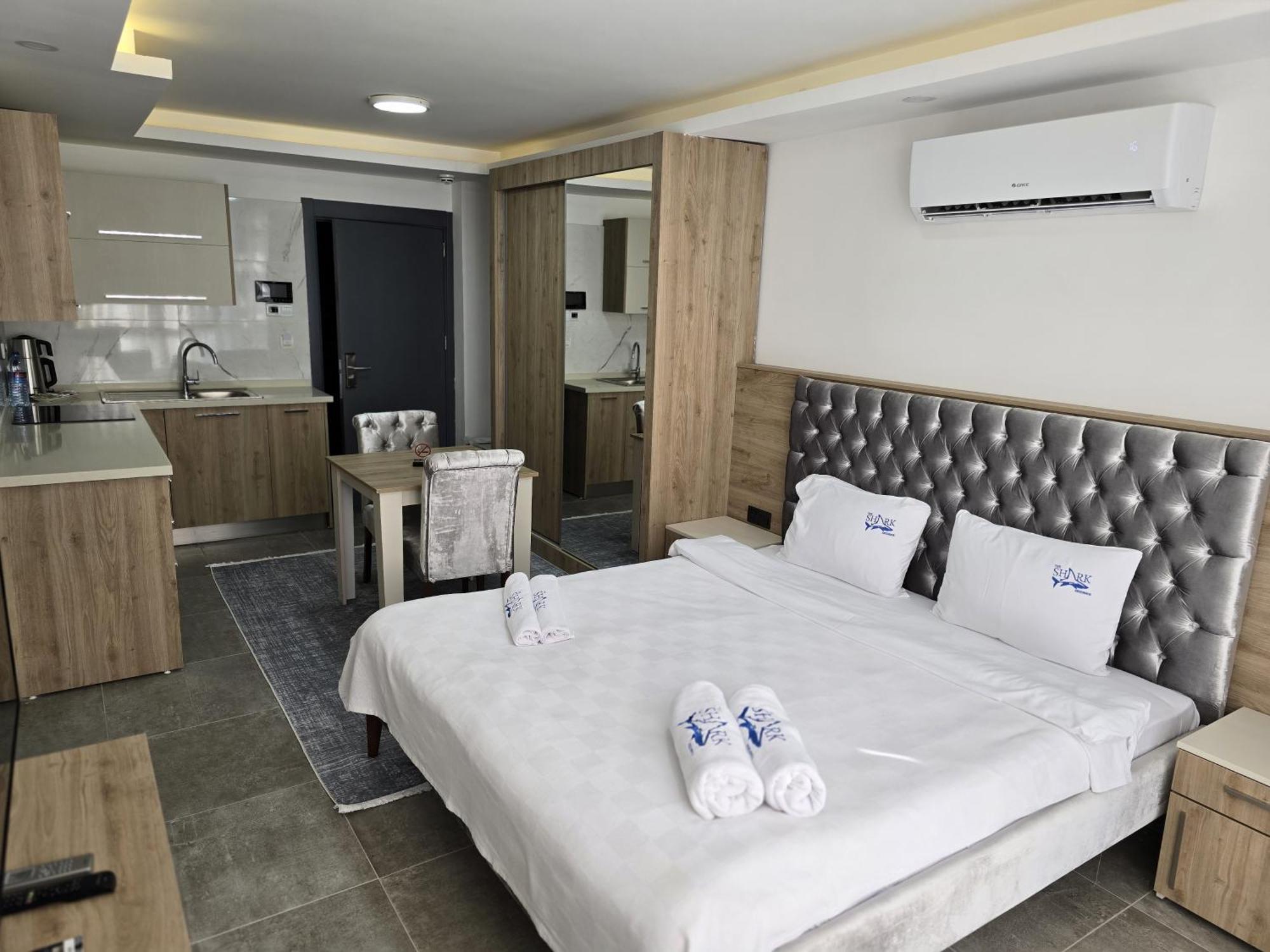 Nurel Shark Hotel *