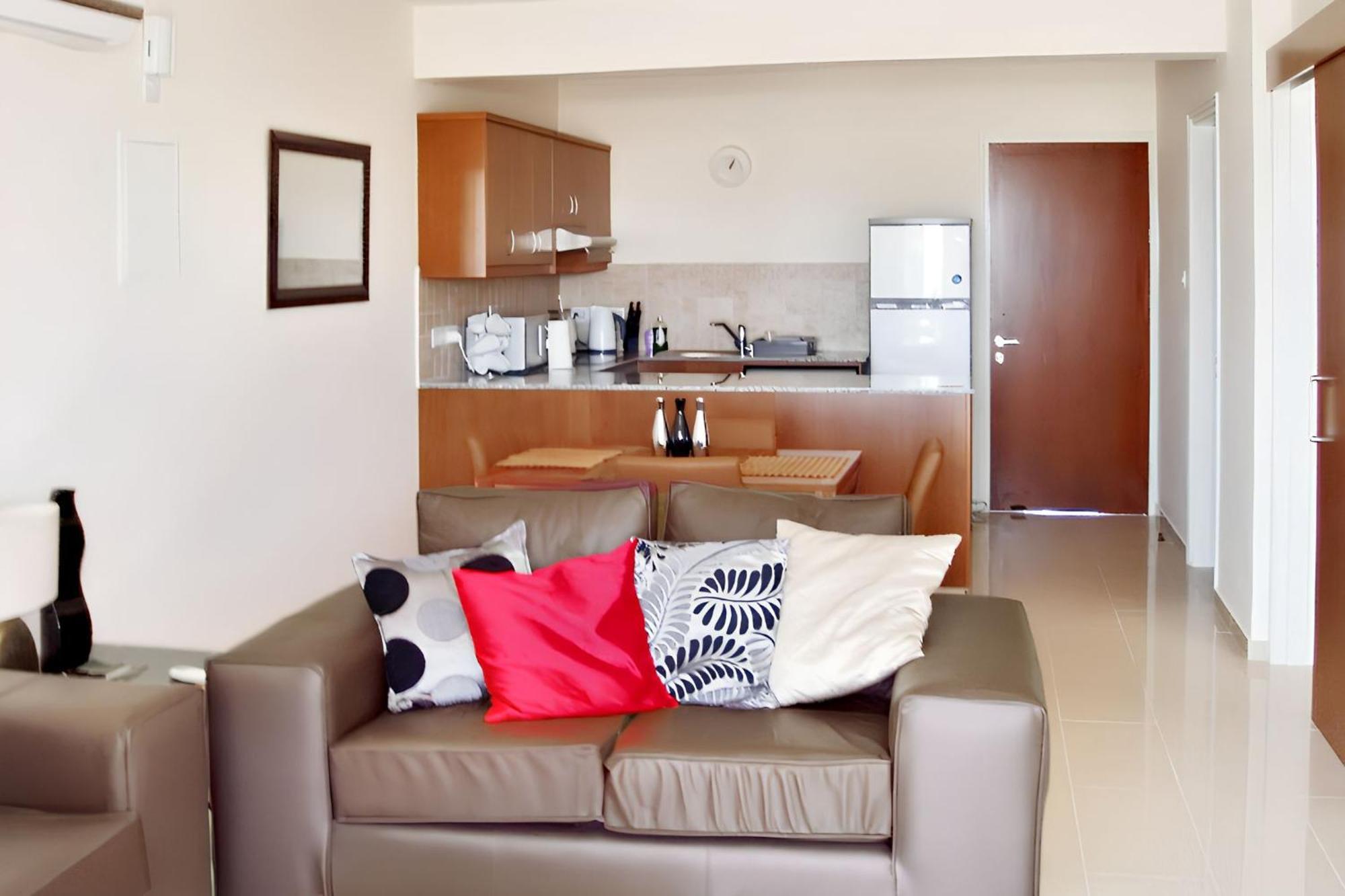 Seaside Terrace Retreat: 2br With Pool Near Larnaca * Tersephanou