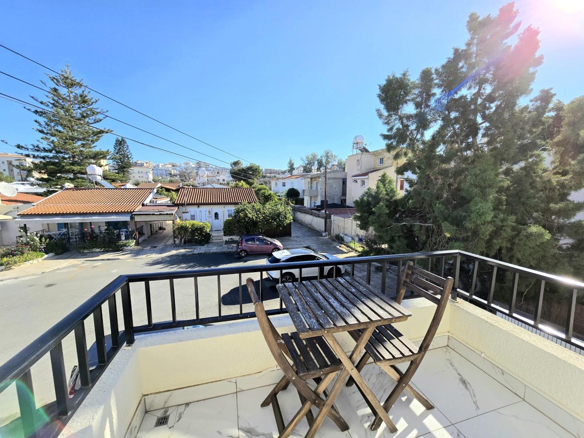 Apartment Newly Renovated 2 Bedroom With Pool & Seaview *