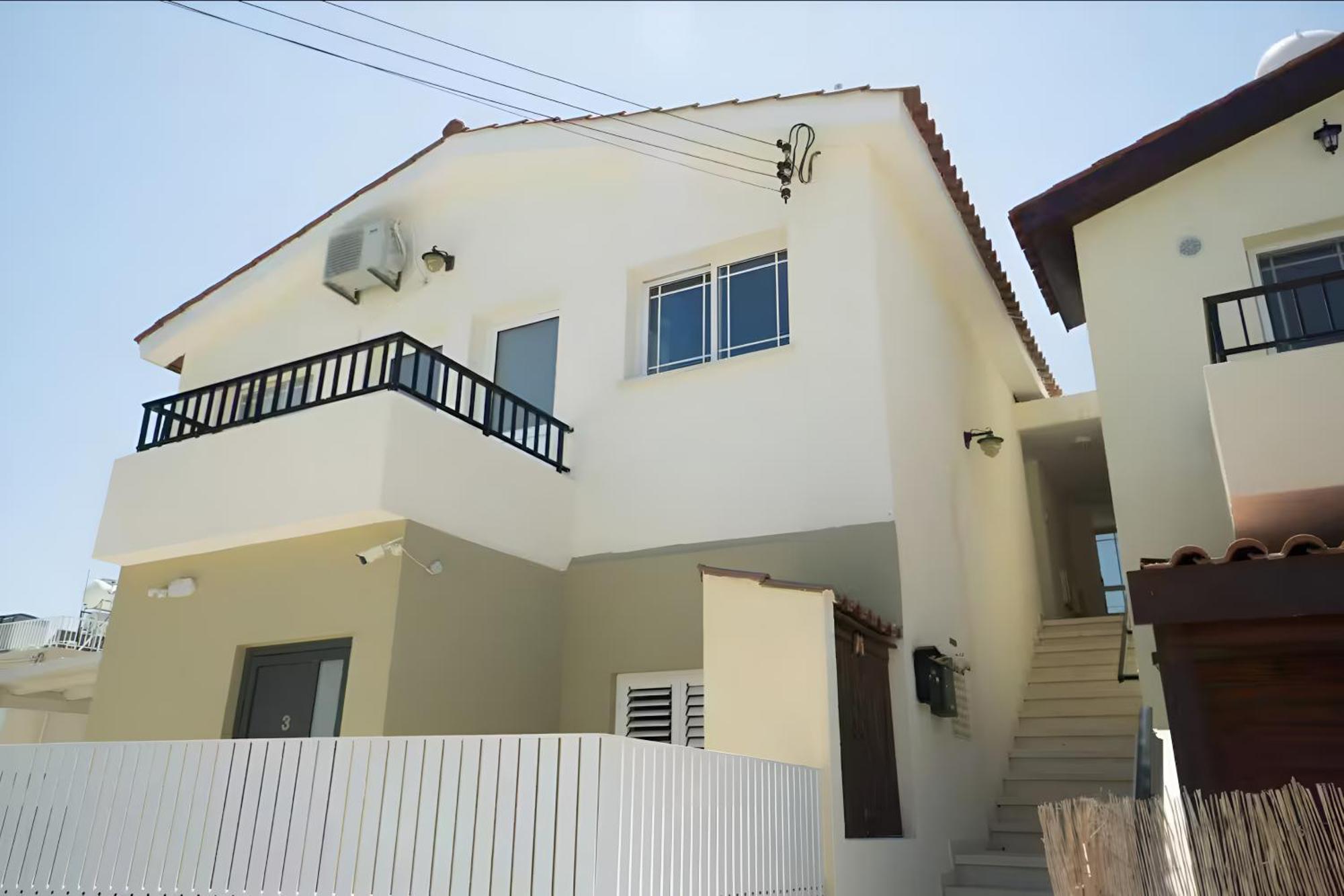 Apartment Newly Renovated 2 Bedroom With Pool & Seaview *