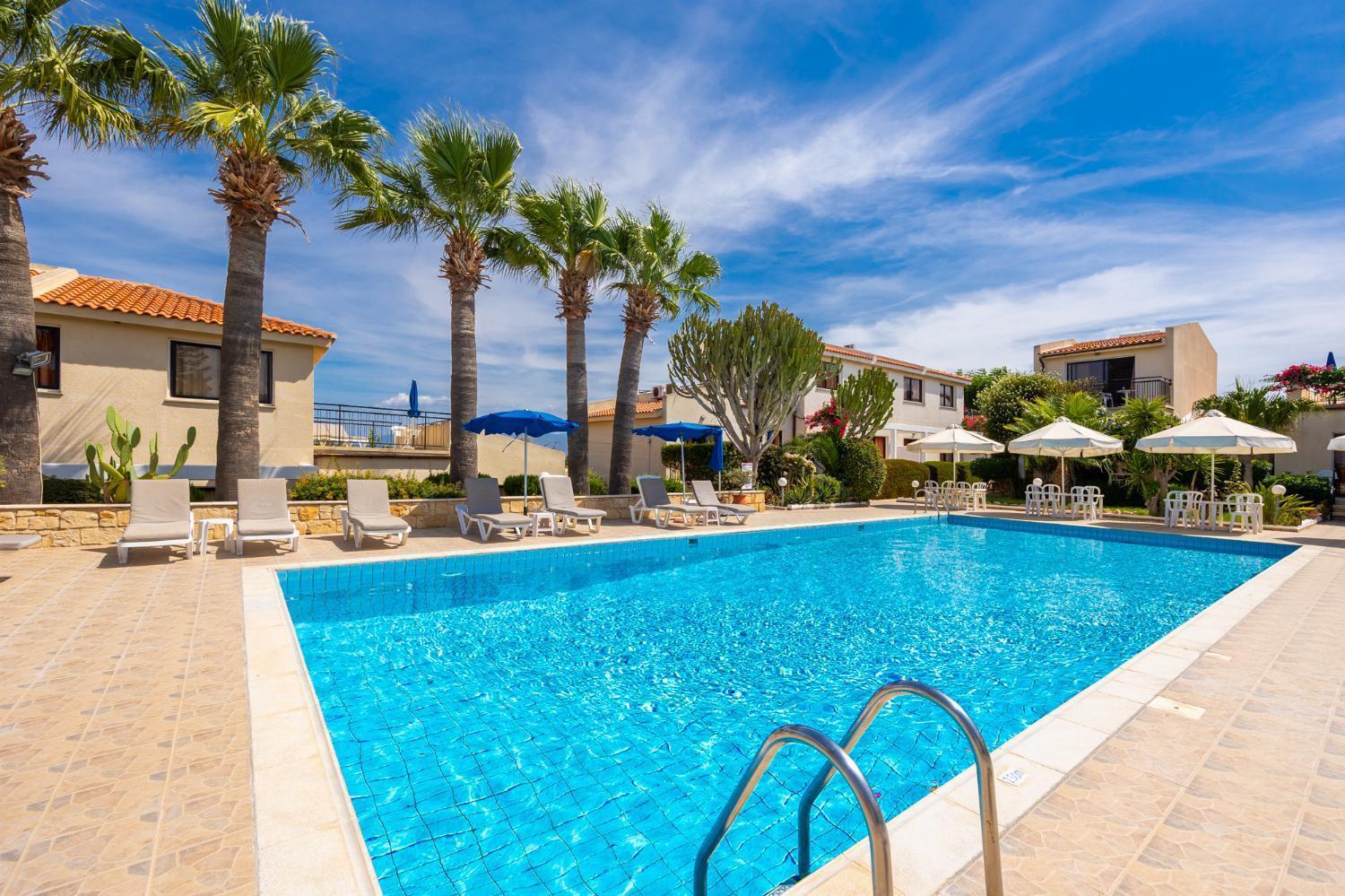 Tavros Aparthotel 3*