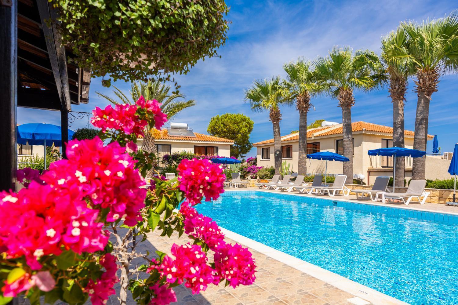 Tavros Aparthotel 3*