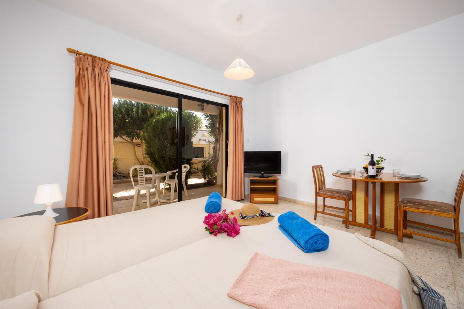 Aparthotel Tavros
