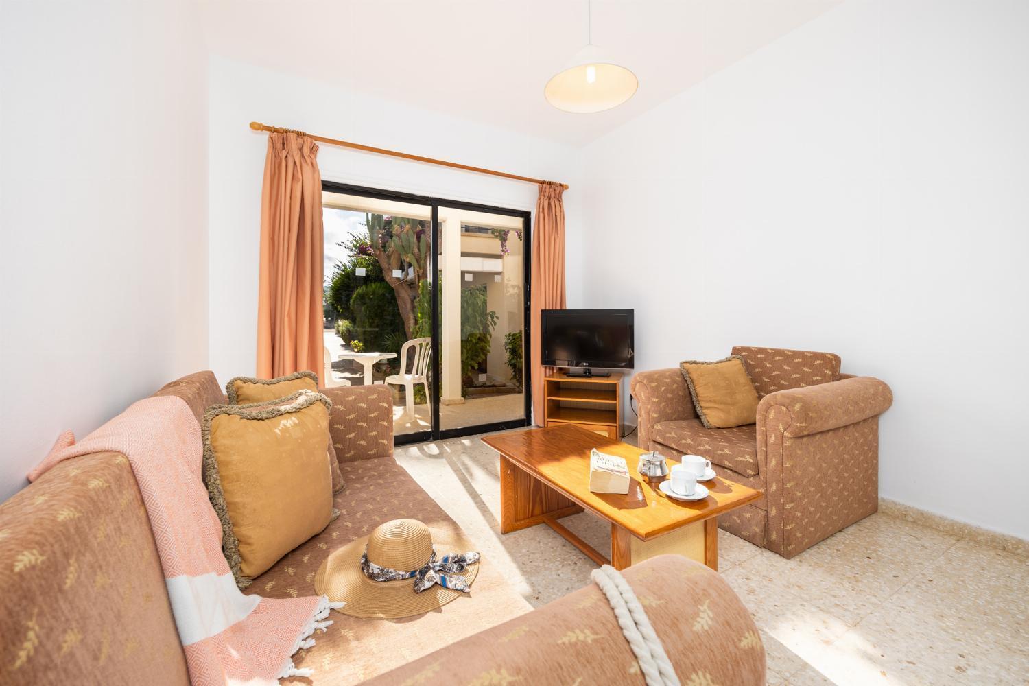 Aparthotel Tavros 3*