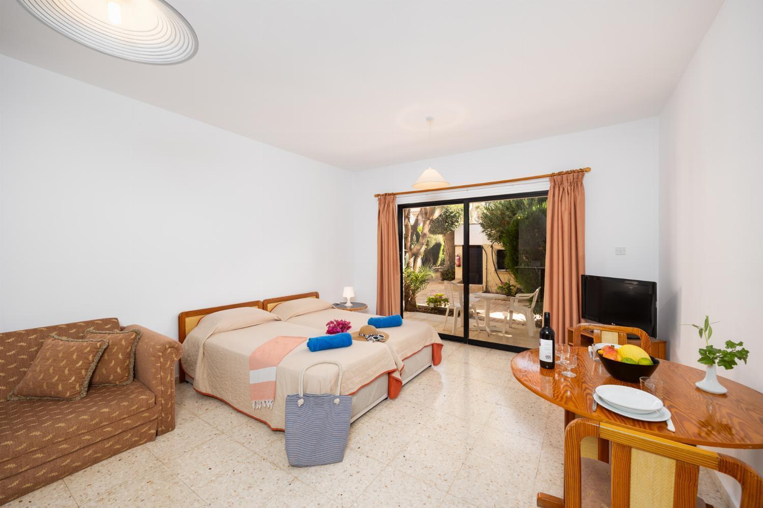 Tavros Aparthotel Polis