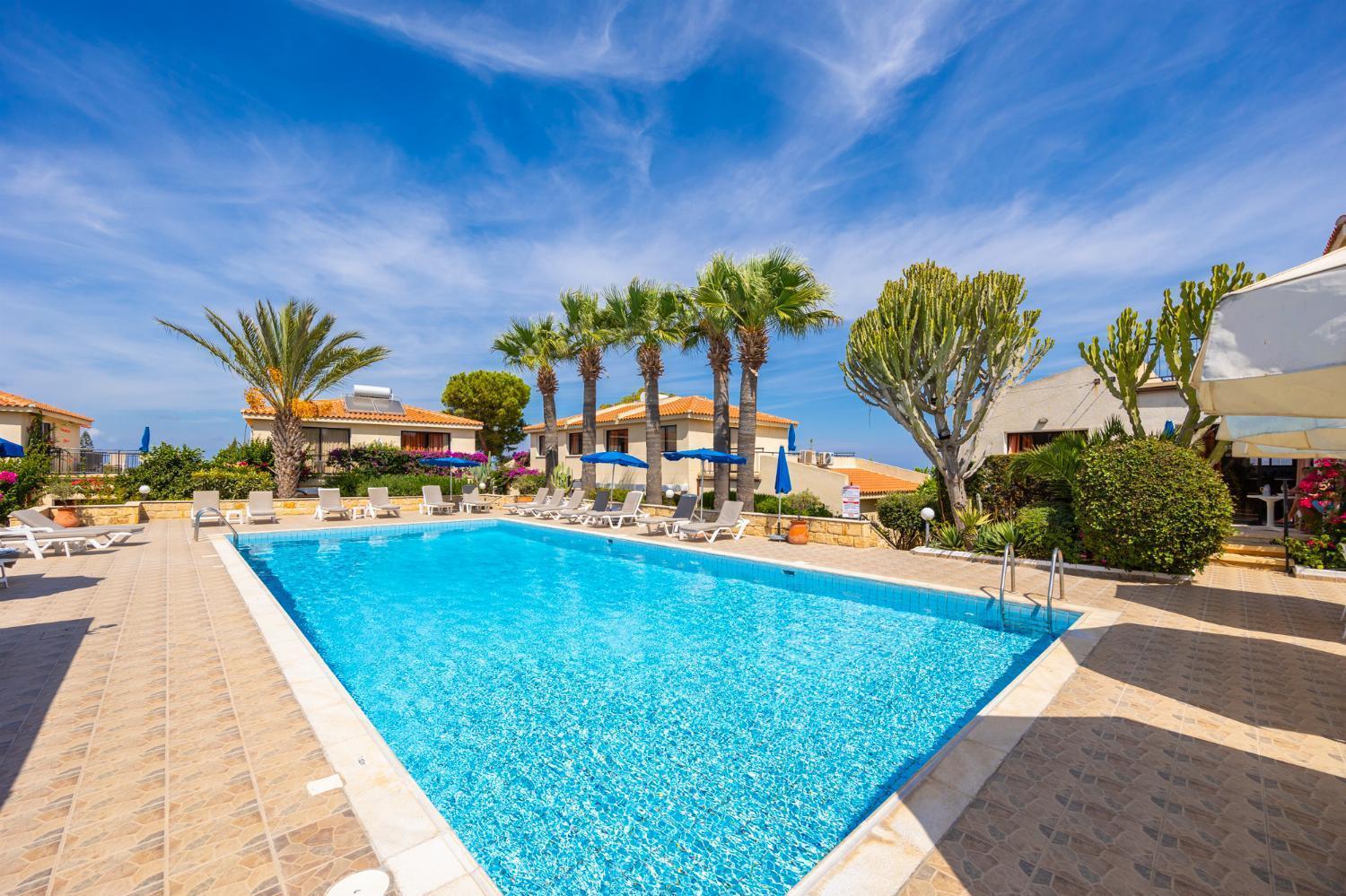 Tavros Aparthotel 3*