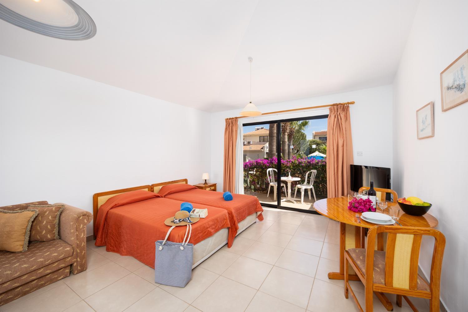 Aparthotel Tavros