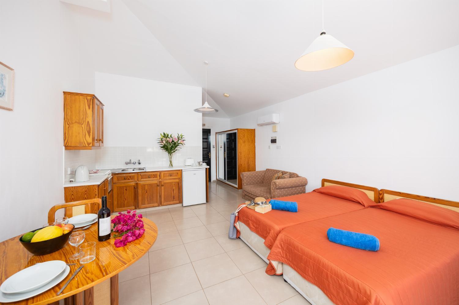 Tavros Aparthotel 3*