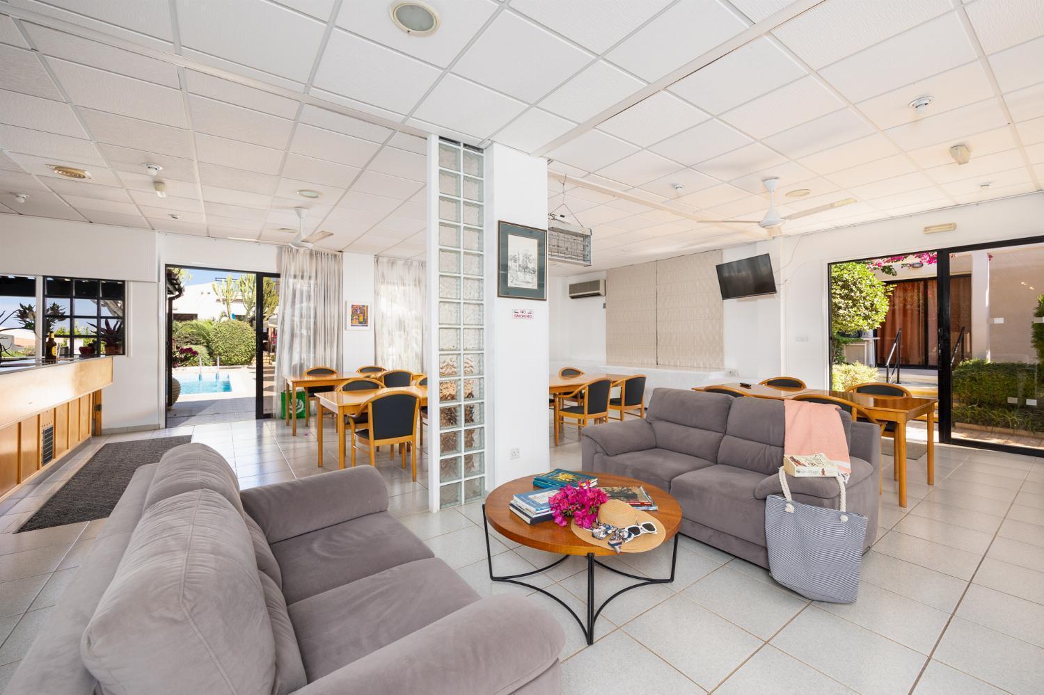 Aparthotel Tavros 3*
