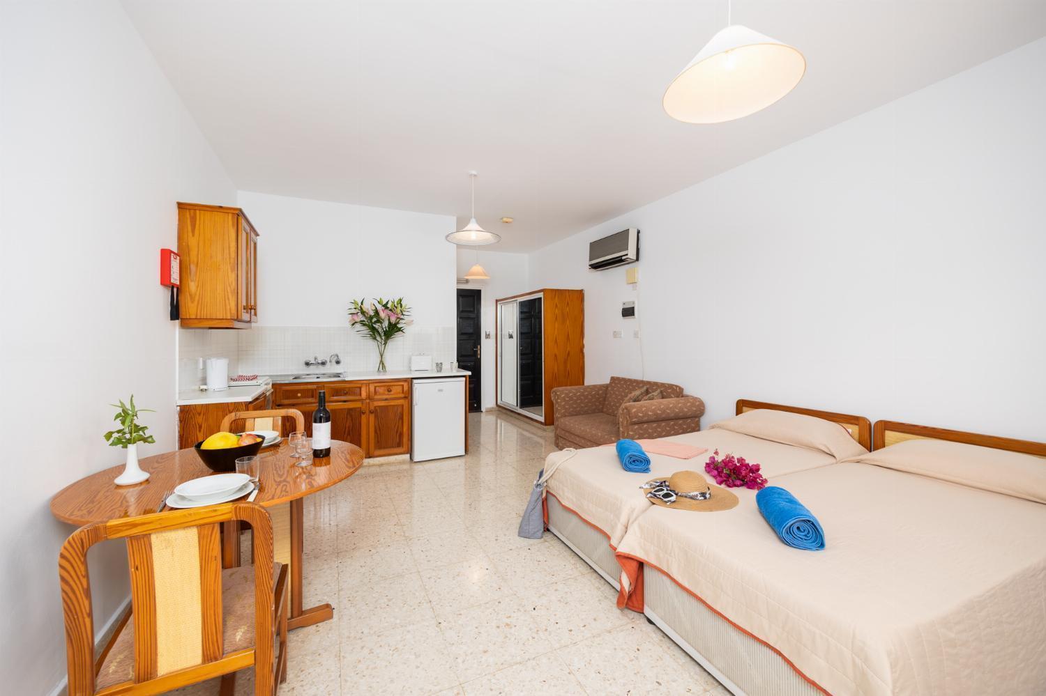 Tavros 3* Polis