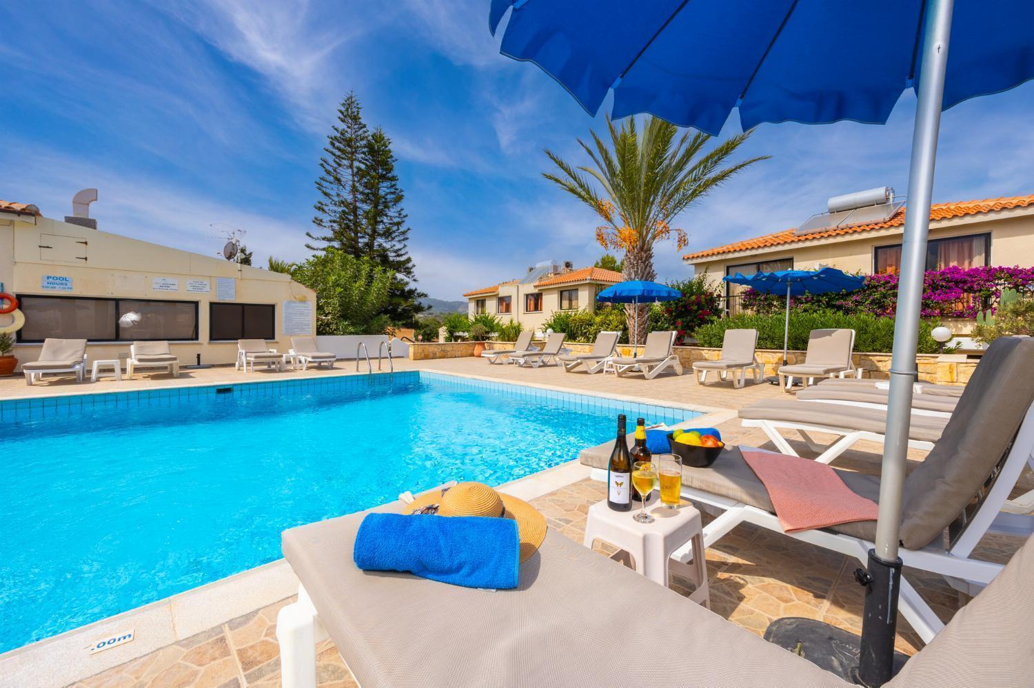 Tavros Aparthotel 3*