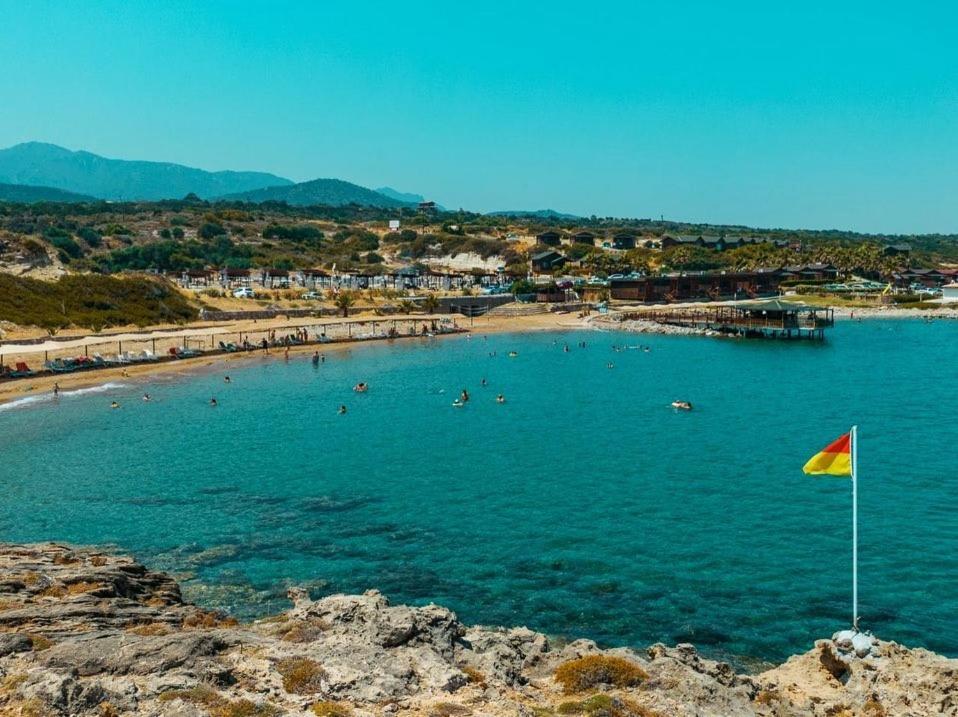 Zambak Village & Restaurant Superb Seafront Location ! *