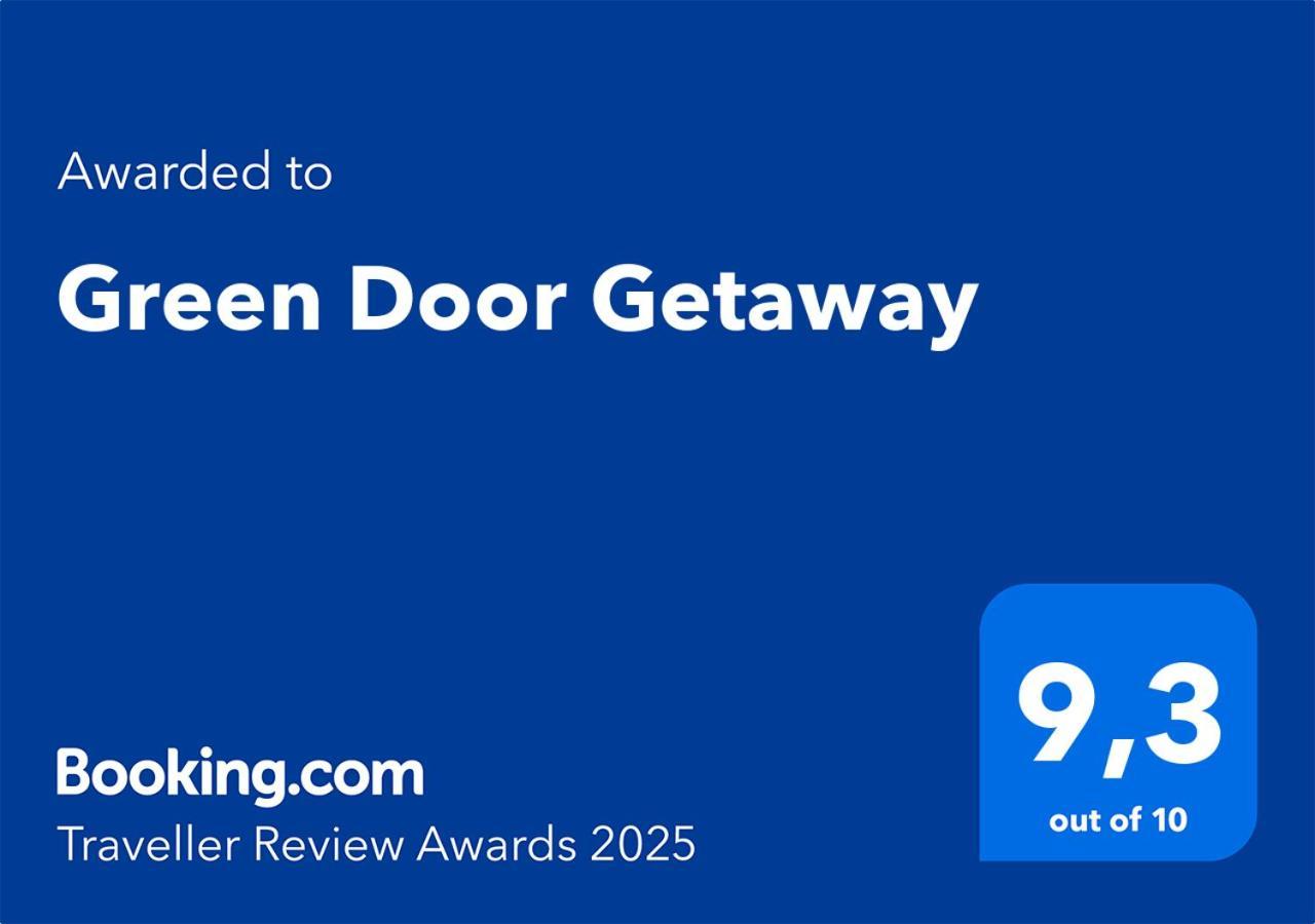 Door Getaway Apartment