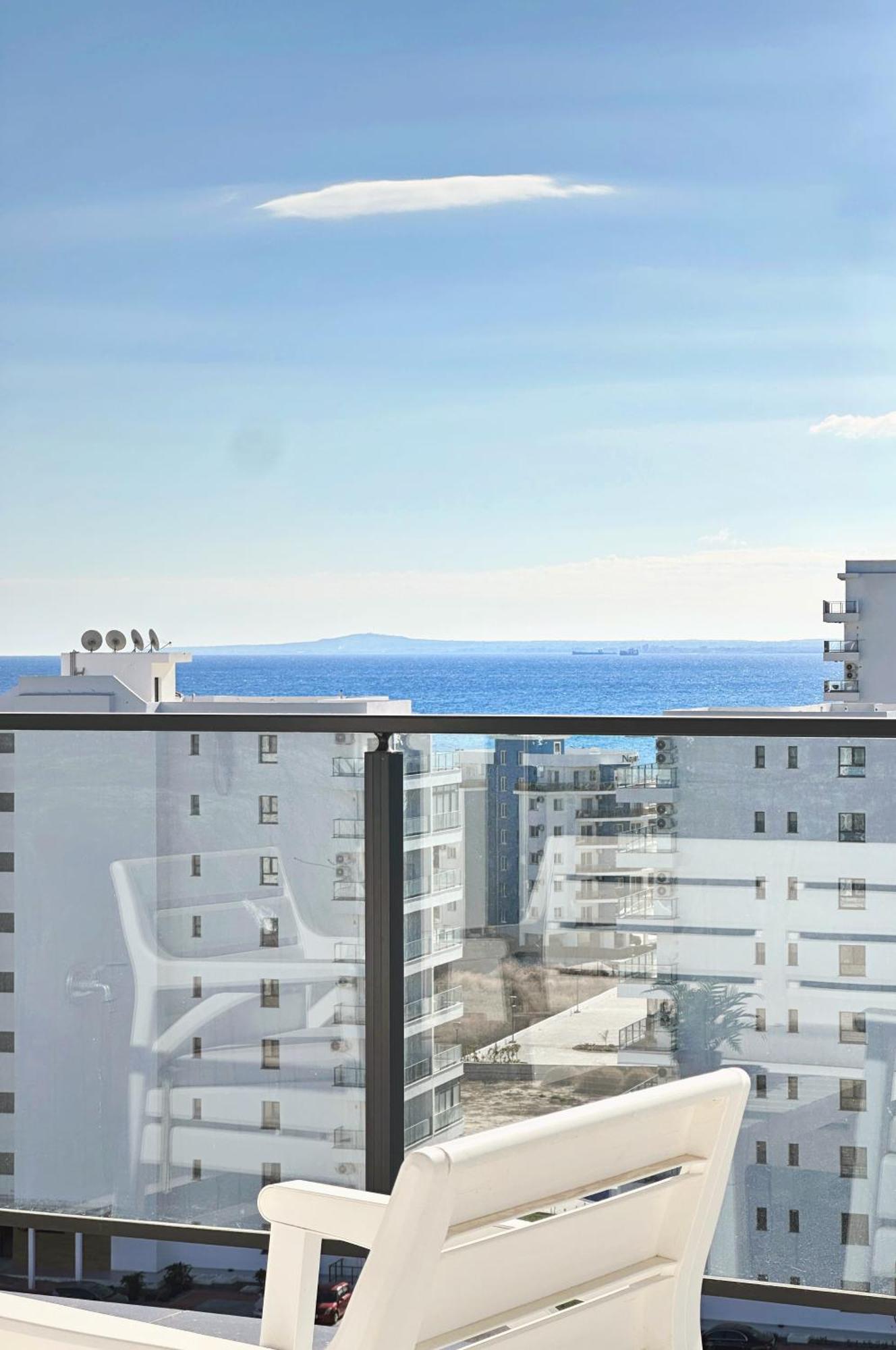 With Sea View In Cyprus Appartement *