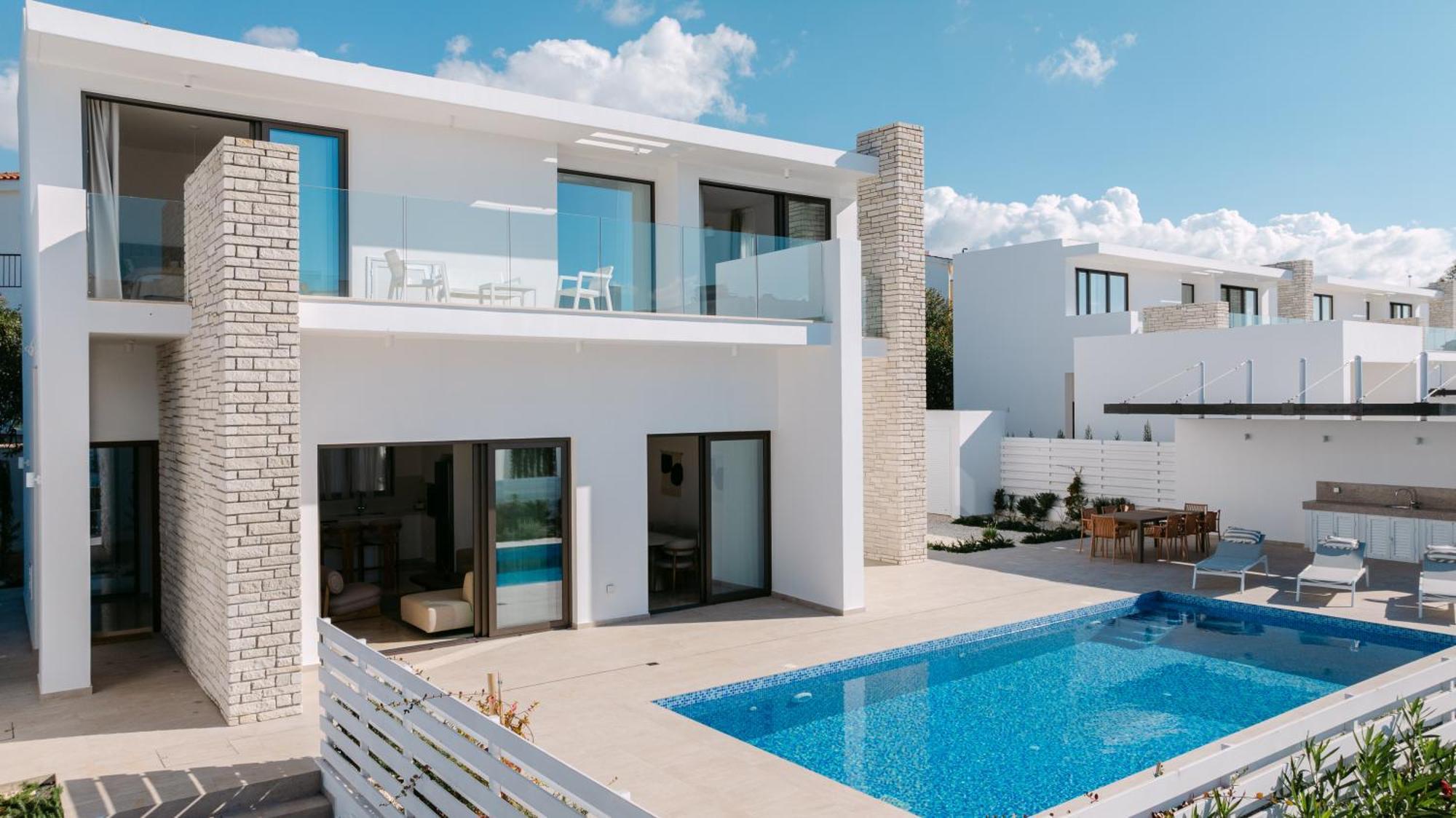 Akamas Luxury *
