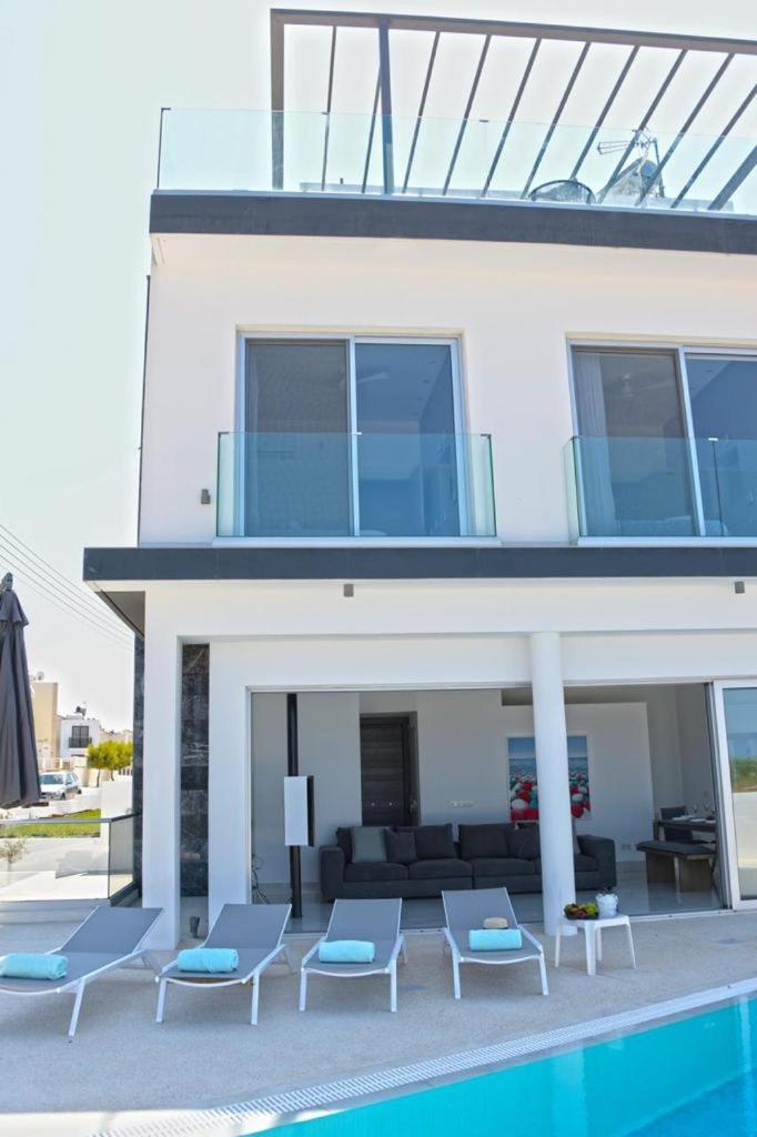 Seaside Luxury *