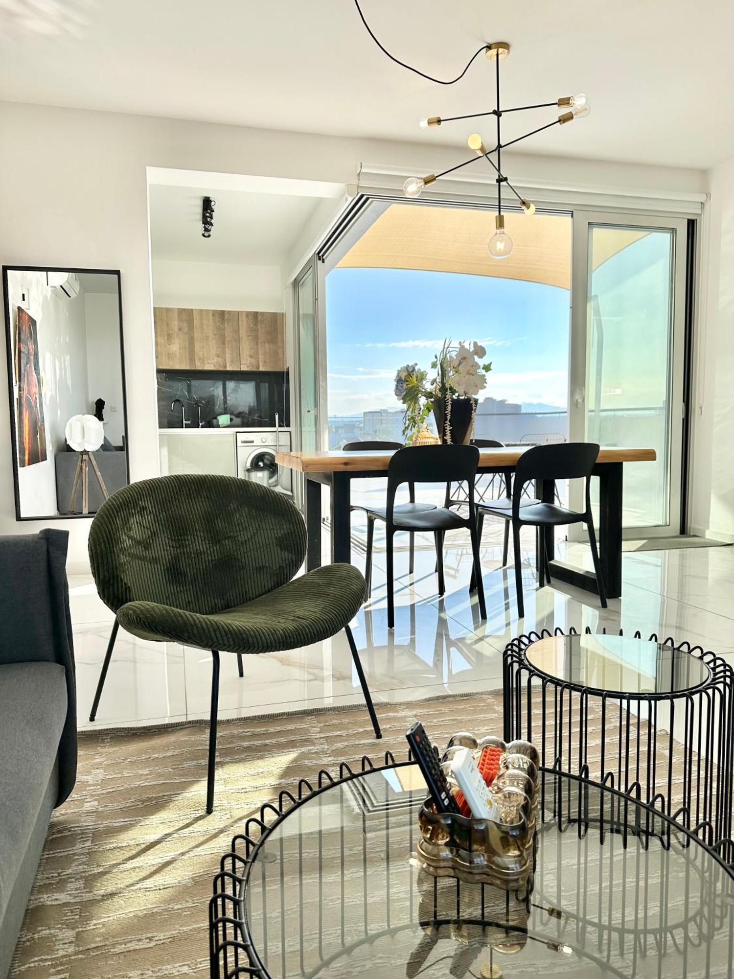 Luxury Penthouse-panoramic View-near Unic Nicósia
