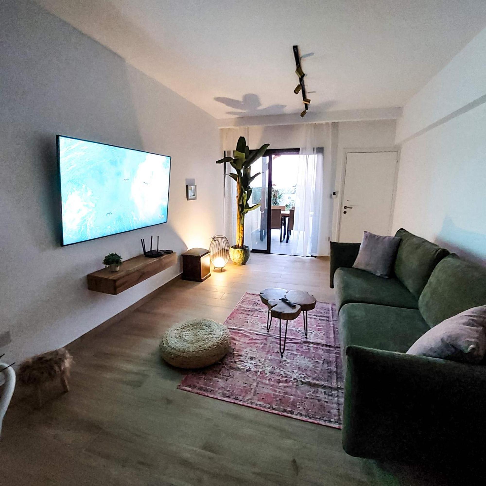 Apartment Seaview Luxury Chloraka Paphos, Pool, Smart Tv 65 Inch *
