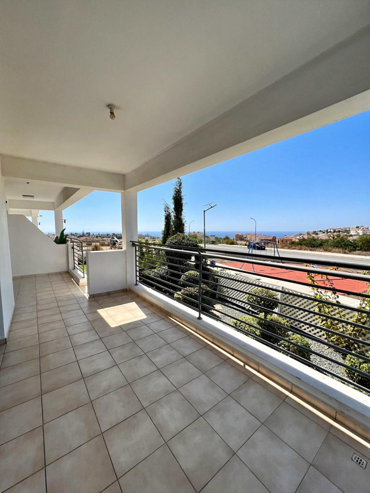 Spacious Sea View Apartment Klorakas