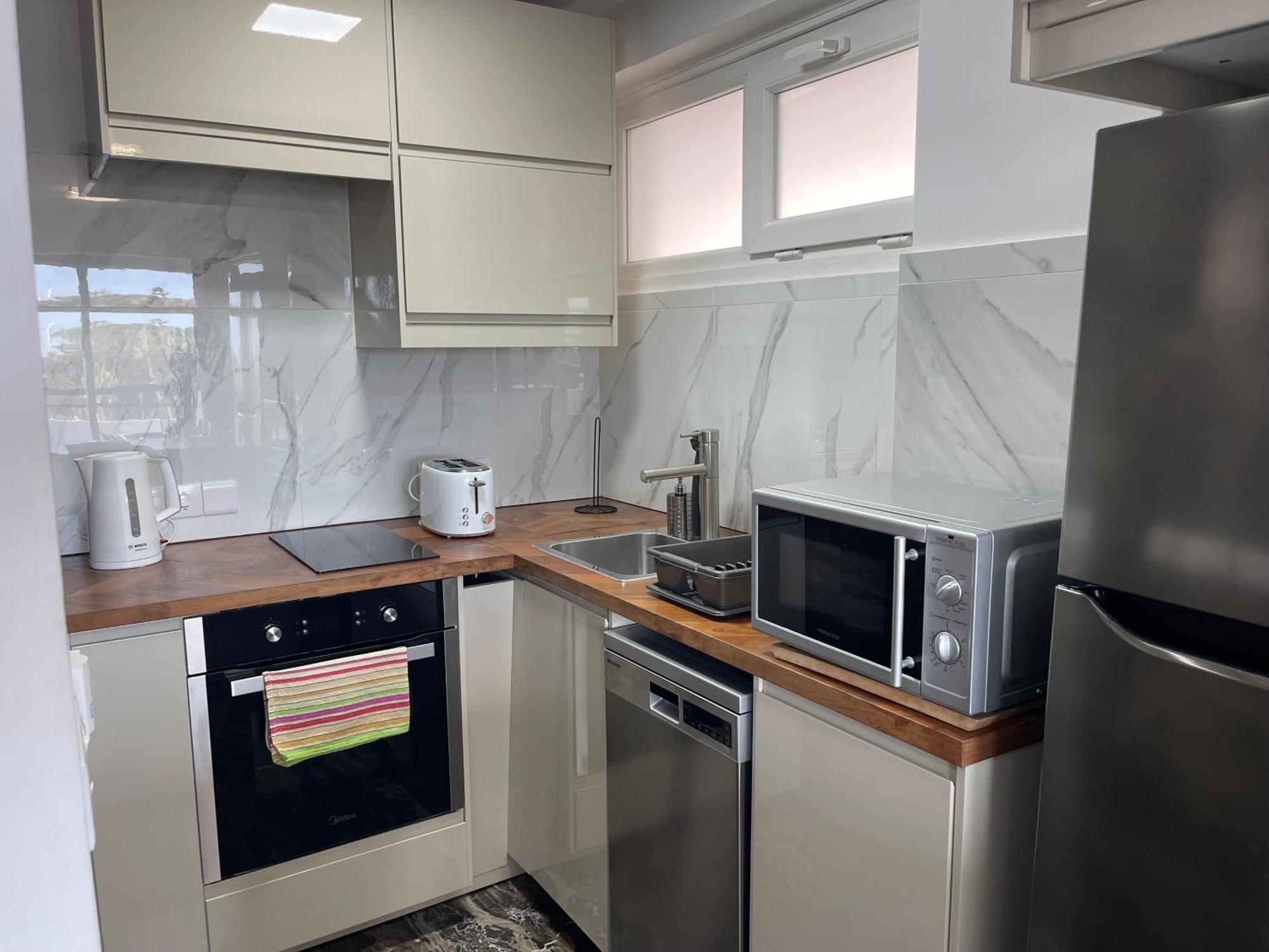 Nautica Luxe Apartment Larnaca