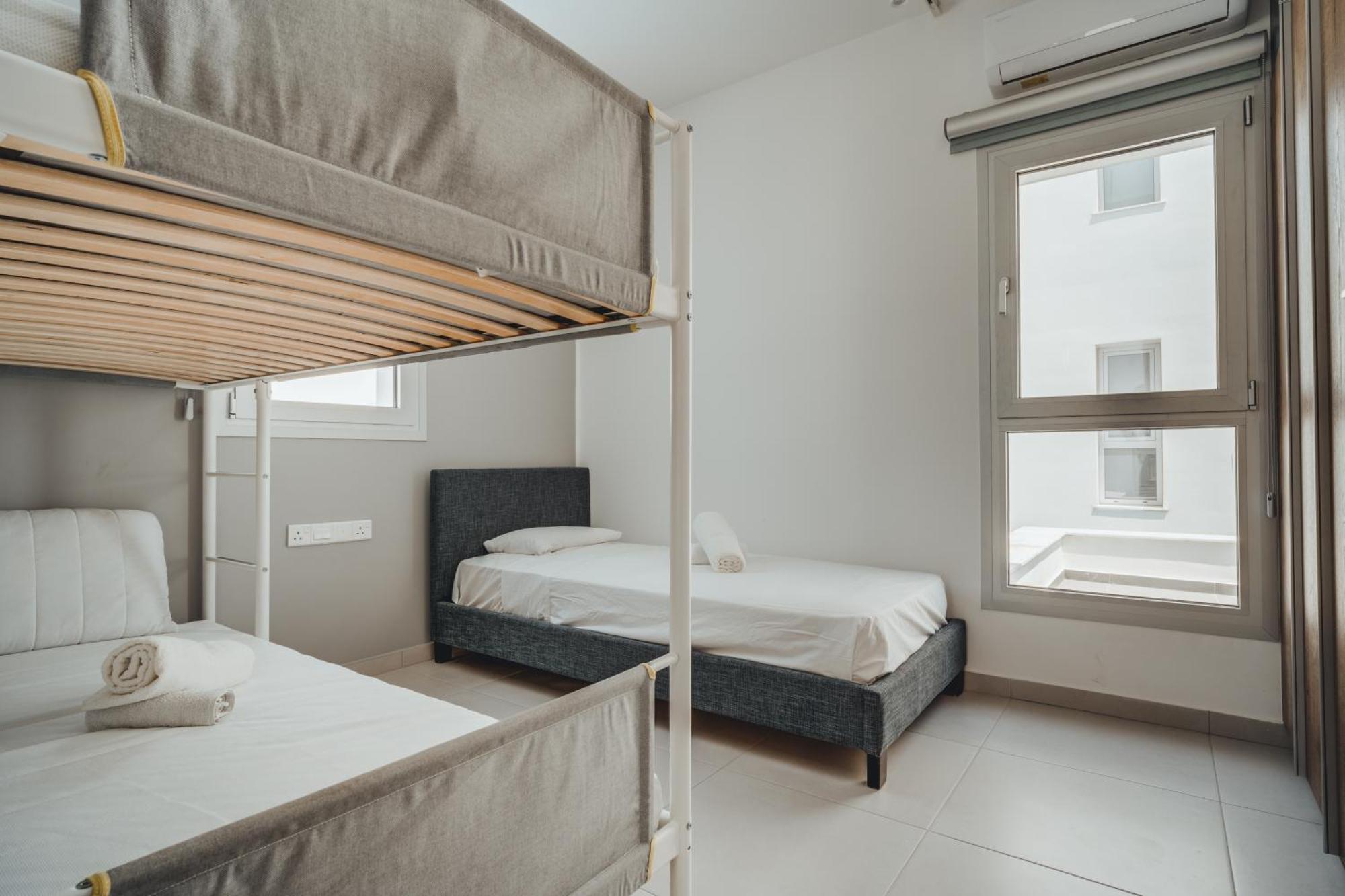 In Style In Modern 3 Bedroom Near Nissi & Square Pousada *