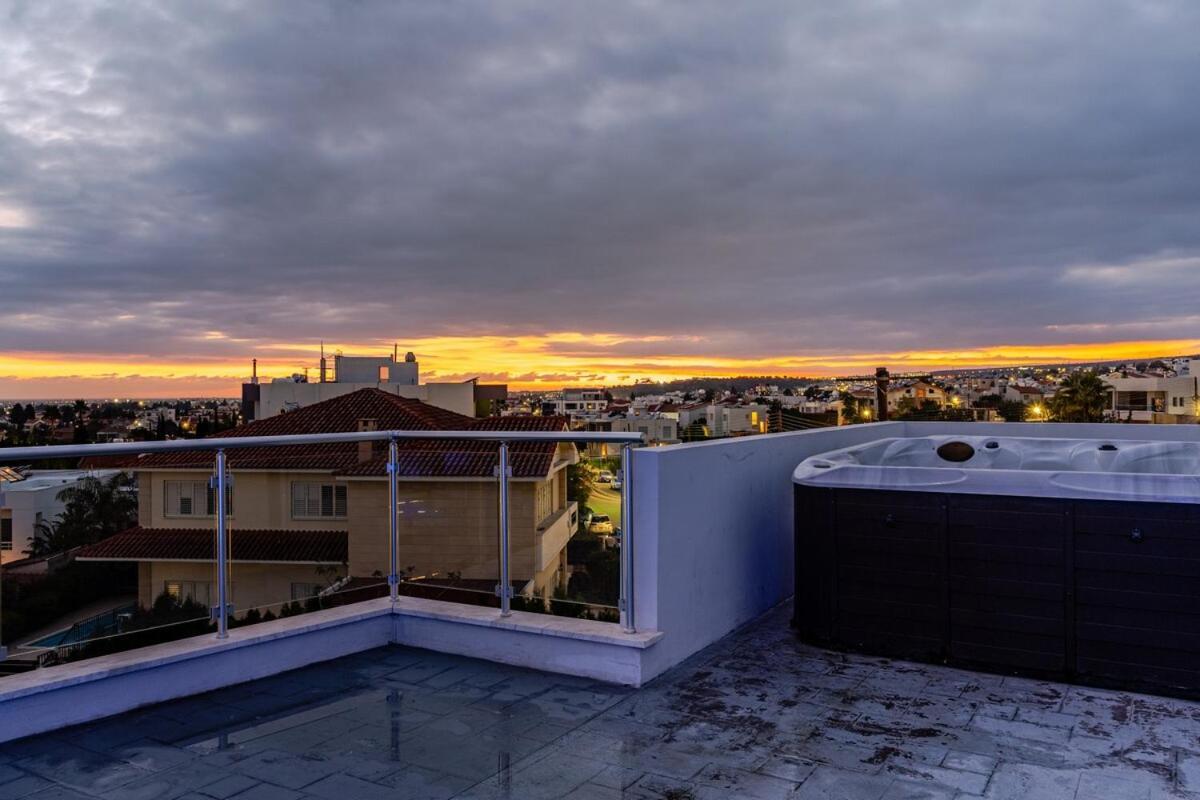 Penthouse With Outdoor Hottub Apartment *