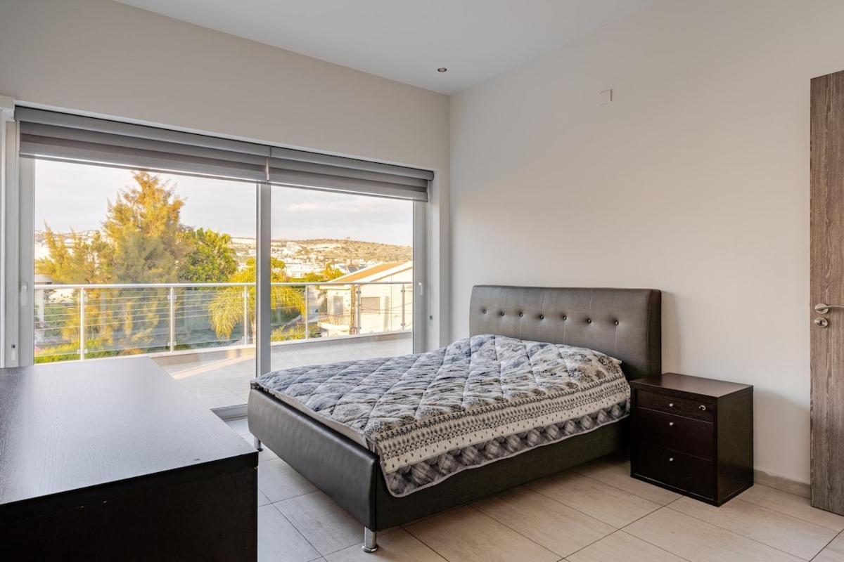 Penthouse With Outdoor Hottub Limassol