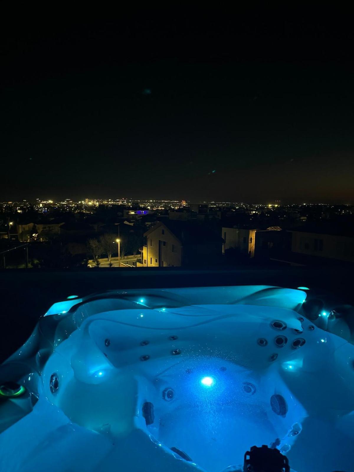 Penthouse With Outdoor Hottub Apartment *