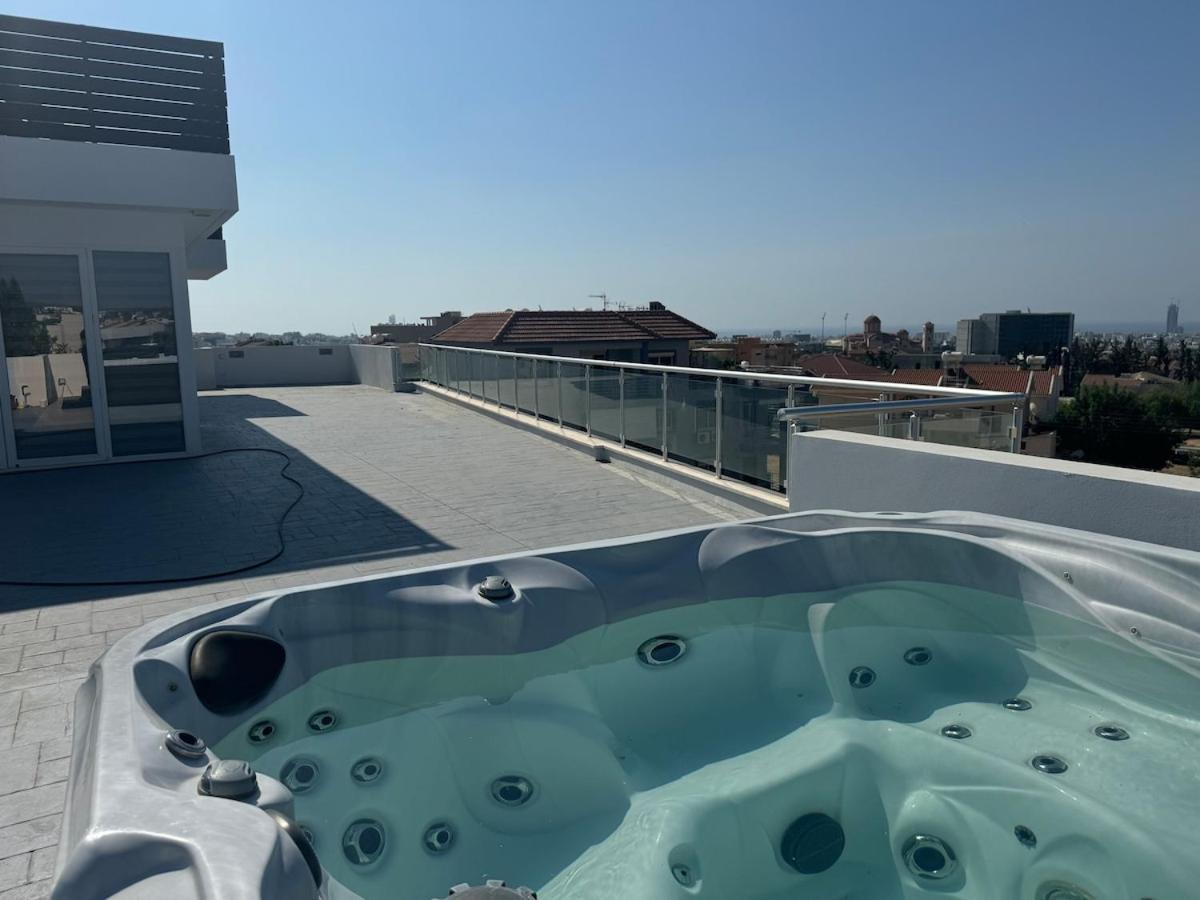 Apartment Penthouse With Outdoor Hottub *