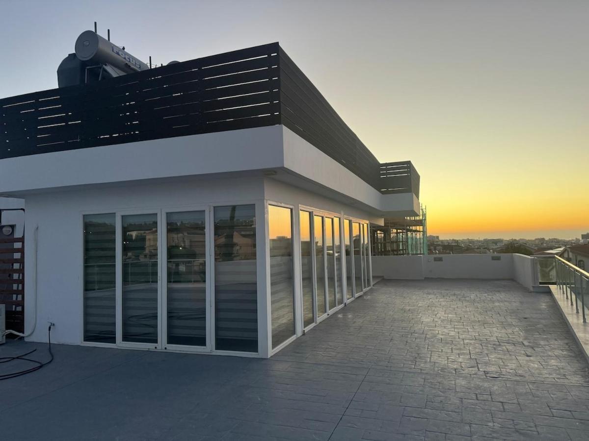 Penthouse With Outdoor Hottub Limassol