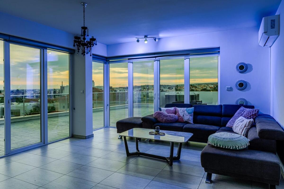Apartment Penthouse With Outdoor Hottub *