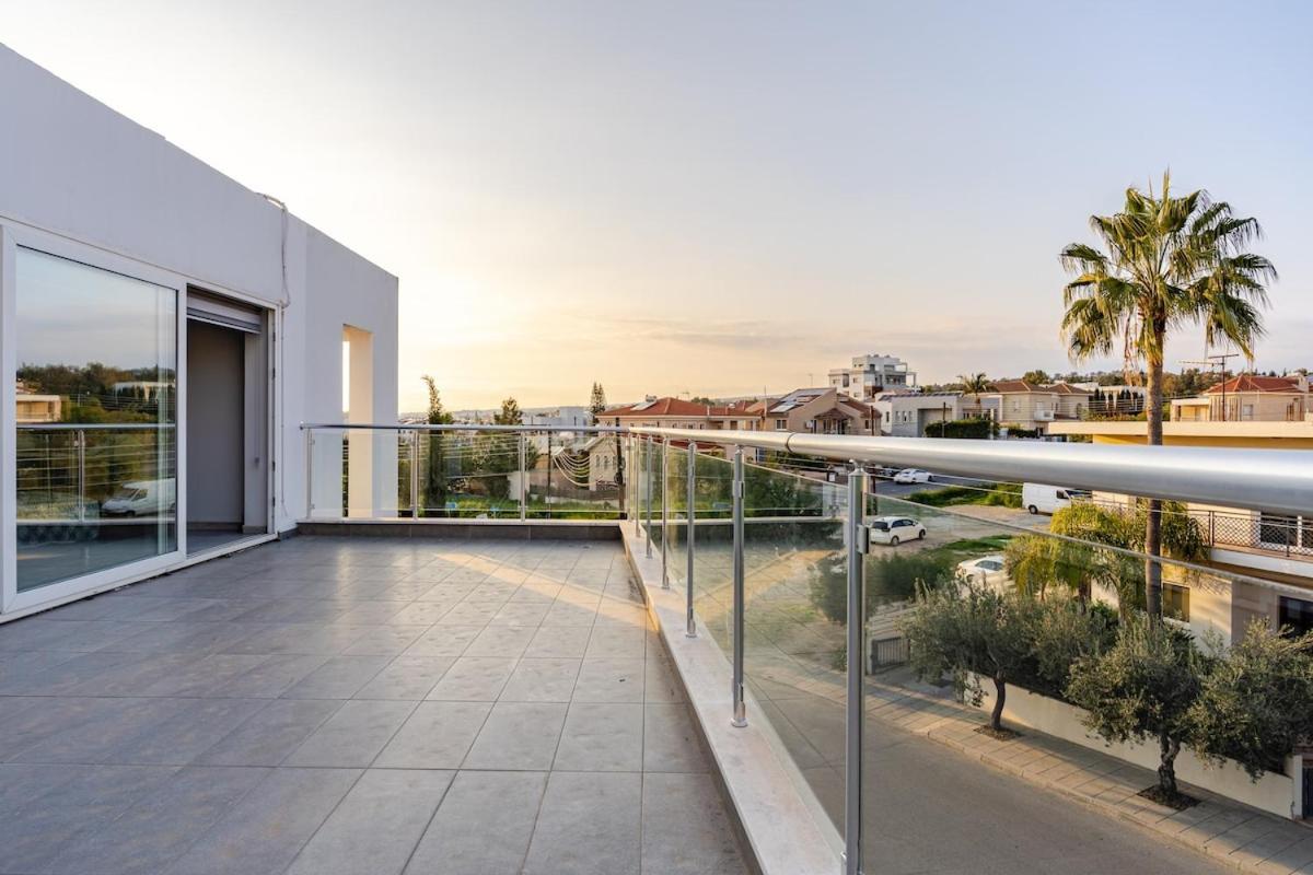 Apartment Penthouse With Outdoor Hottub Limassol