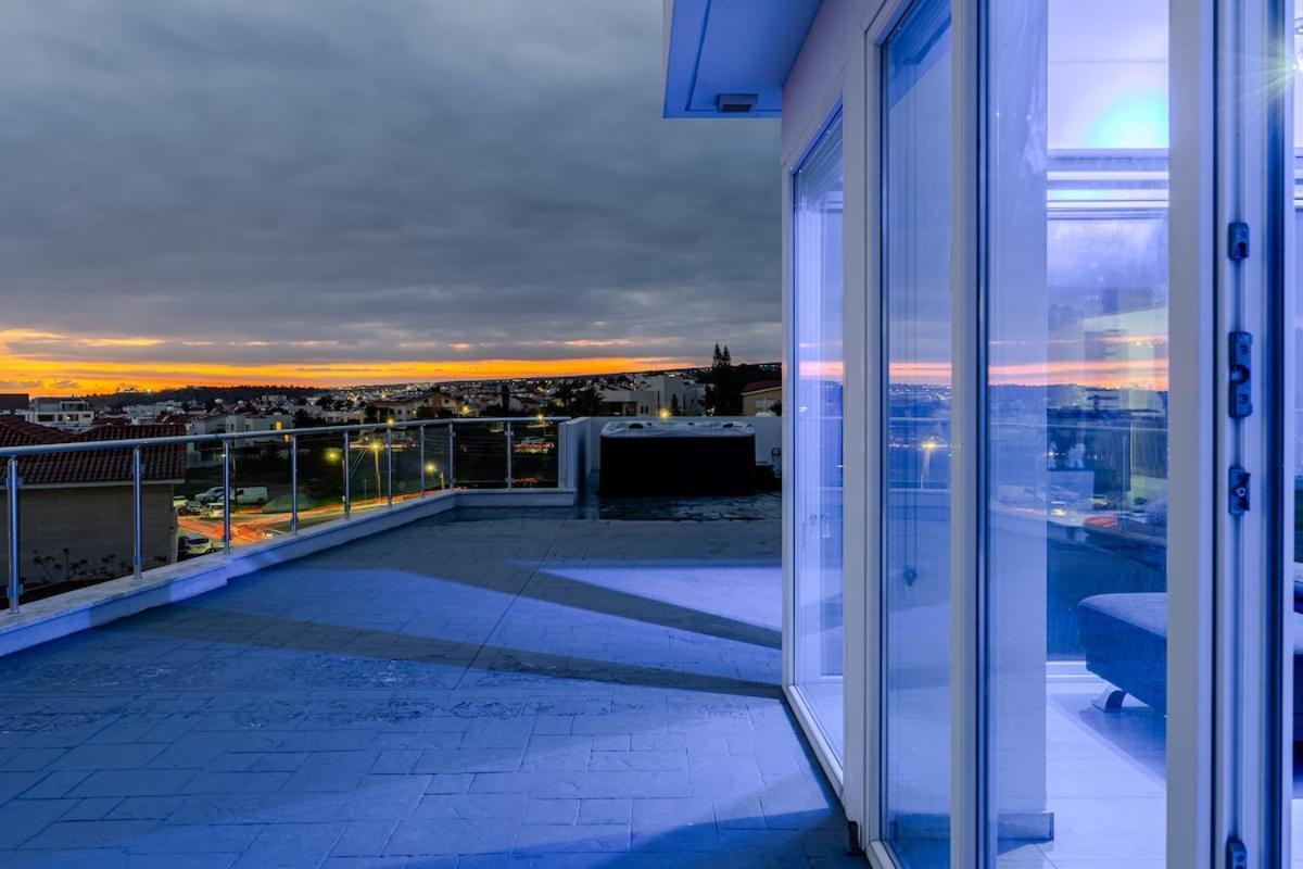 Apartment Penthouse With Outdoor Hottub