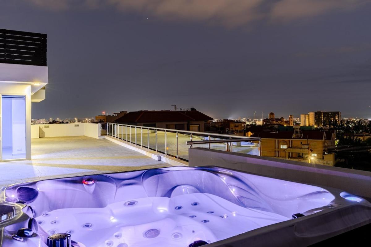 Apartment Penthouse With Outdoor Hottub Limassol