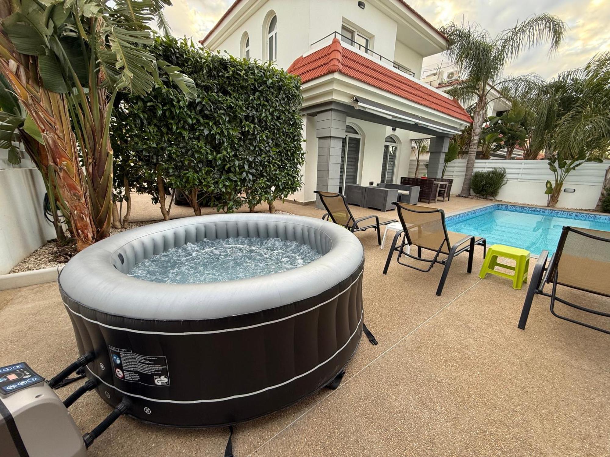 Holiday home Mario - 2min Walk From Kapparis