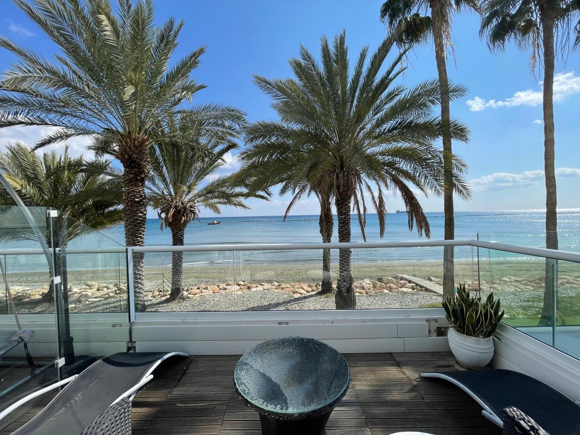 Nautica Luxe Beachfront Apartment